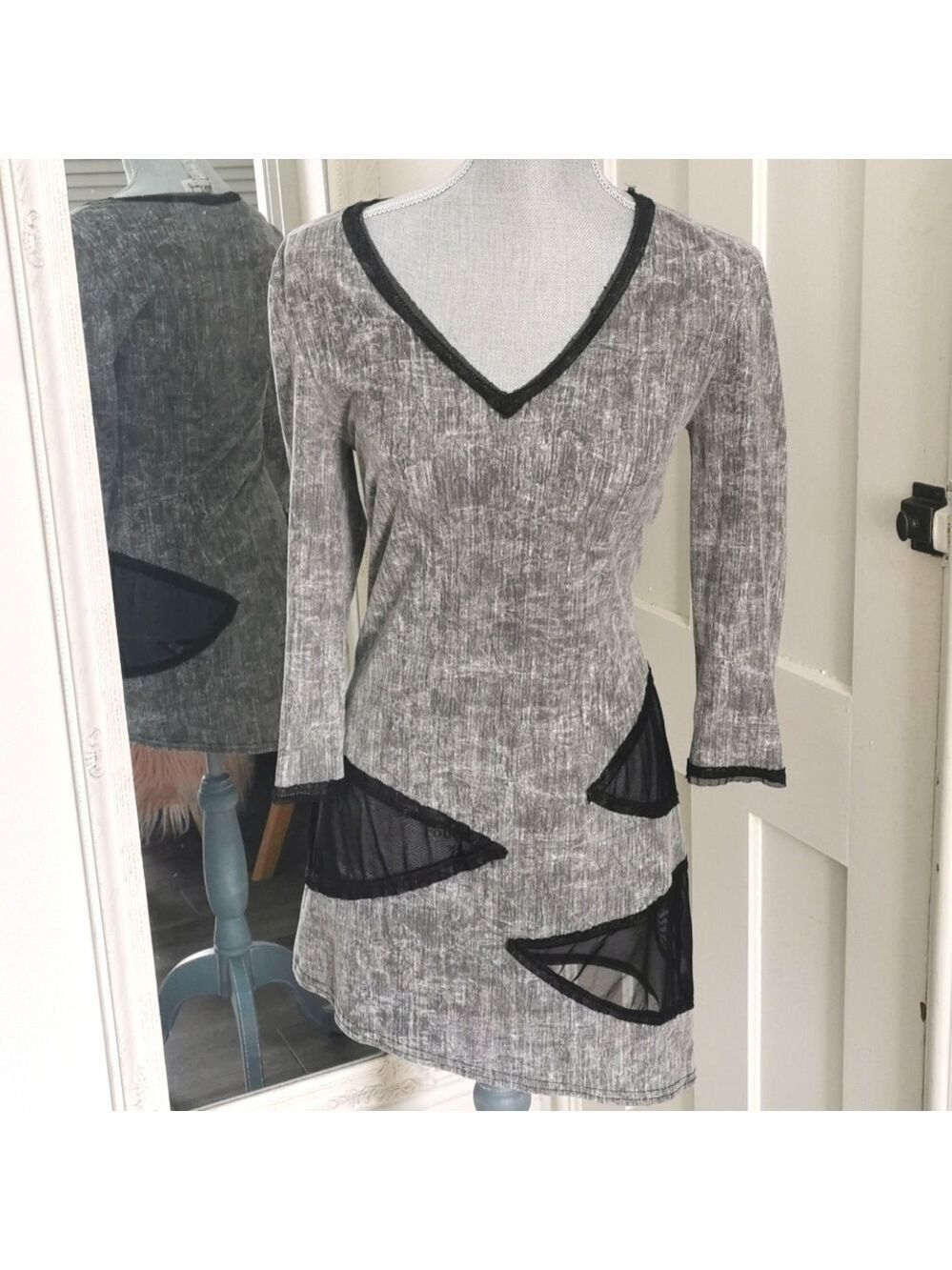 Joseph Ribkoff women's Asymmetrical cut out sheerpatchwork tunic. Size 6. EUC